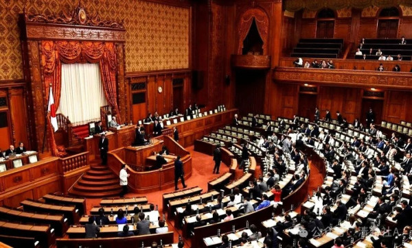 比日本9万亿军费更危险的是有人正在替侵略者“说话”