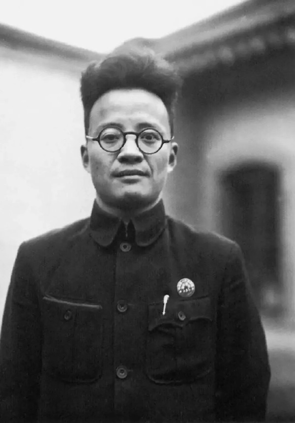 博古呕心沥血主办《解放日报》