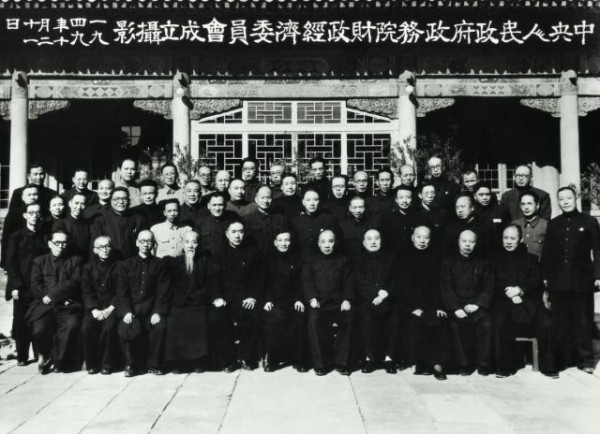 陈云的办公桌玻璃板下为何总有一张气候情况表?