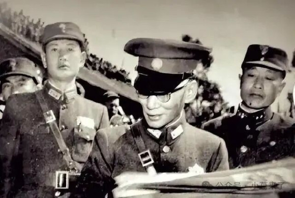 1950年,陈赓当众击毙副主席之子,毛主席一言不发,只送了一箱东西