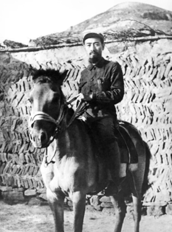 周恩来长征中卓著功勋:为党保存一批重要干部