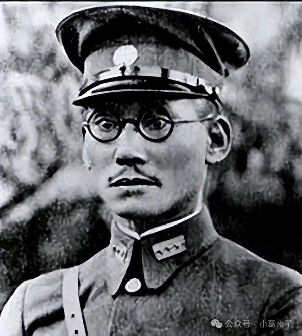 1950年,陈赓当众击毙副主席之子,毛主席一言不发,只送了一箱东西