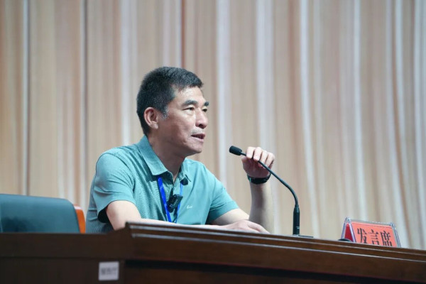 面对被逼村民劝降,杨靖宇说:“如果我们中国人都投降了,那还有中国吗?”