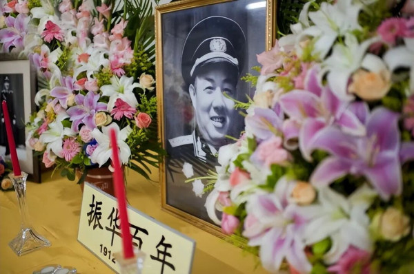 海军上将苏振华:战斗到生命的最后一分钟