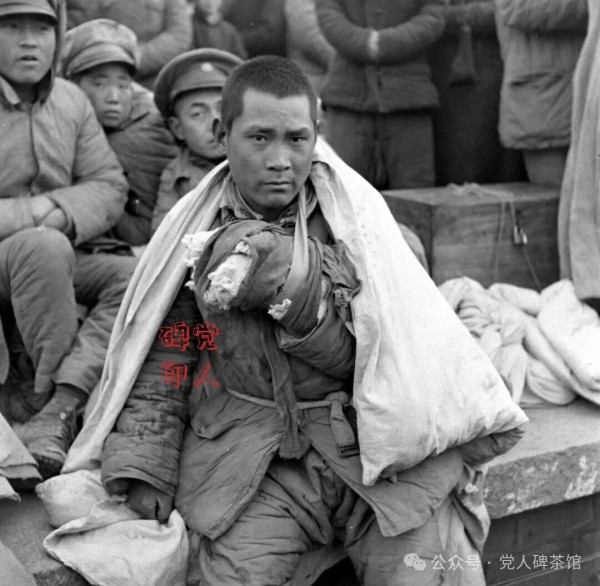 淮海战役中,为啥群众跟我们走,不跟他们走?