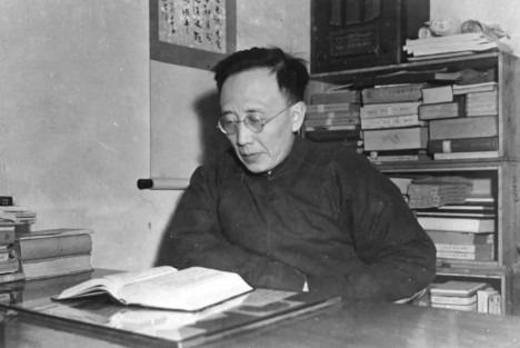 光明日报上，郭沫若这样擎旗学术争鸣