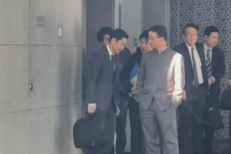 那年我双手插兜，一身五四青年服，俯视日夷！