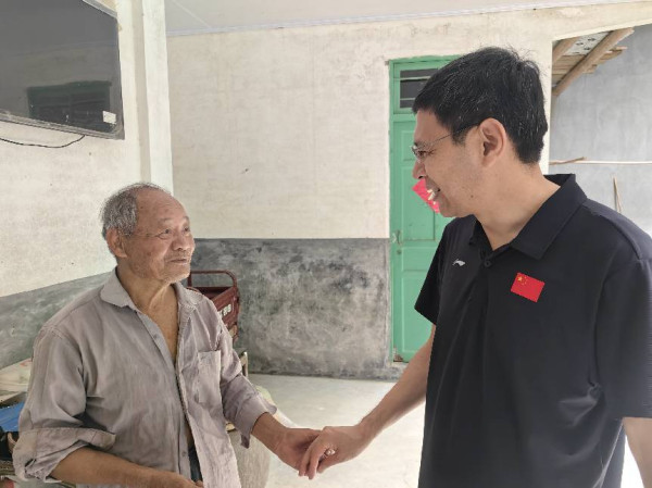 陈先义：一个被百姓称为“真正共产党人”的县委书记