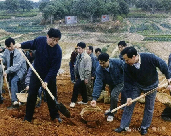 习近平：“我是人民的勤务员”