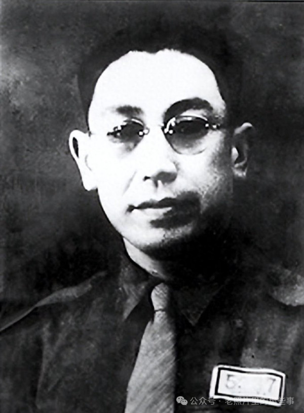 杜聿明说，此人清廉得像个共产党！蒋介石说，难道不捞银子就不是我们的人？