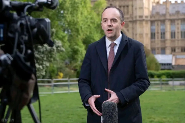 英国失控，血案引爆全国骚乱，老牌帝国加速散架